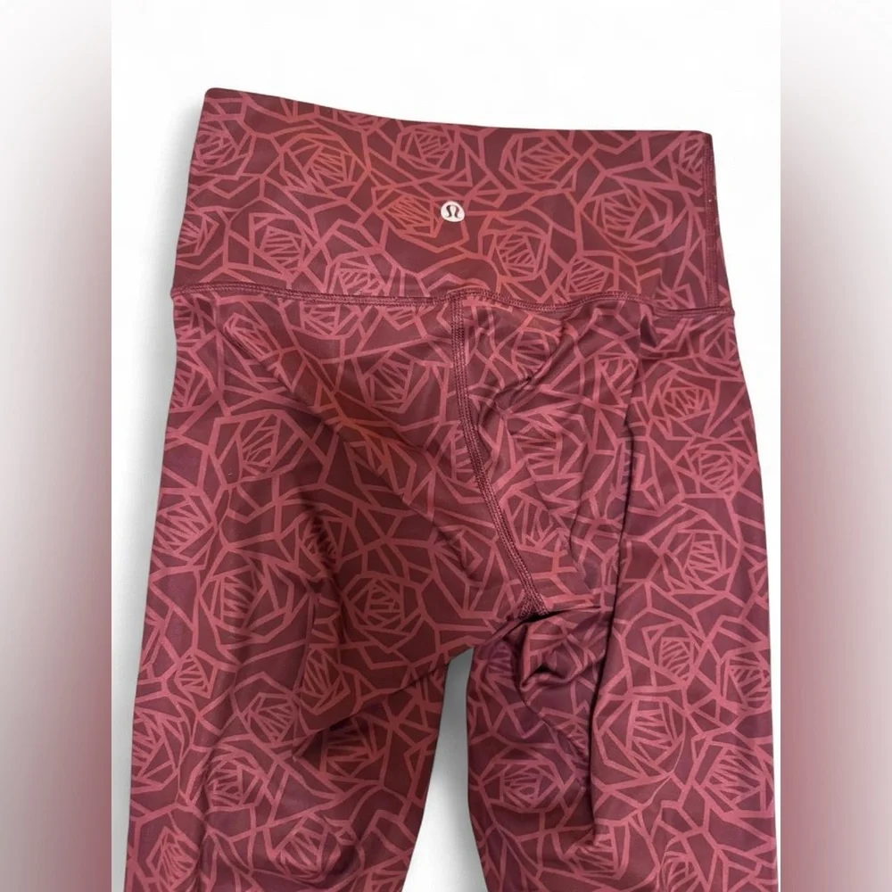 🌸 Lululemon Posey Rose Leggings - Size 4 🌸 24” inseam. Style WSAJ2S